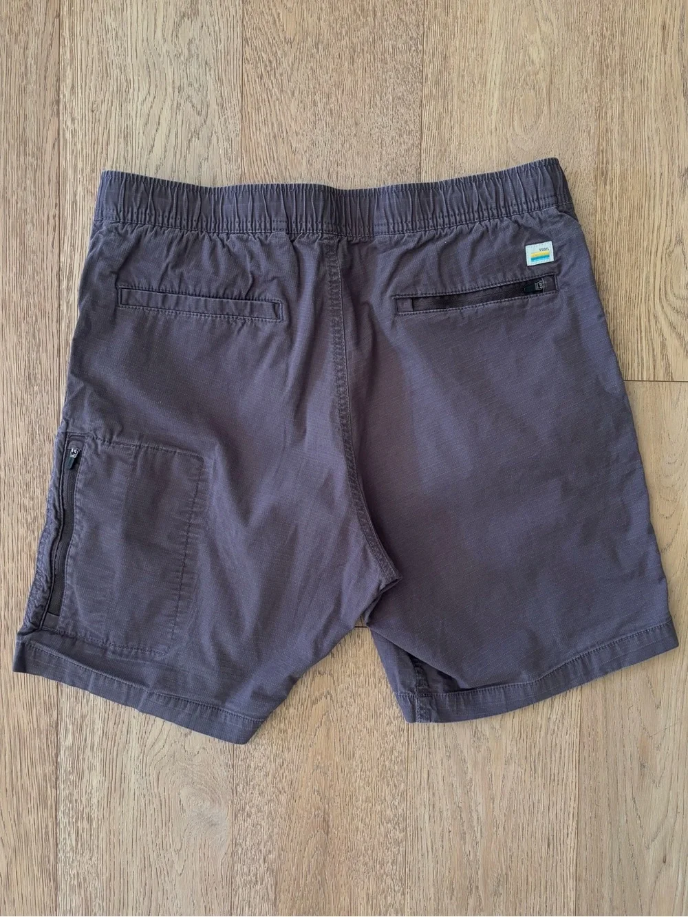 Vuori Ripstop Shorts V370 Men’s Medium Gray Performance Casual Drawstring Shorts